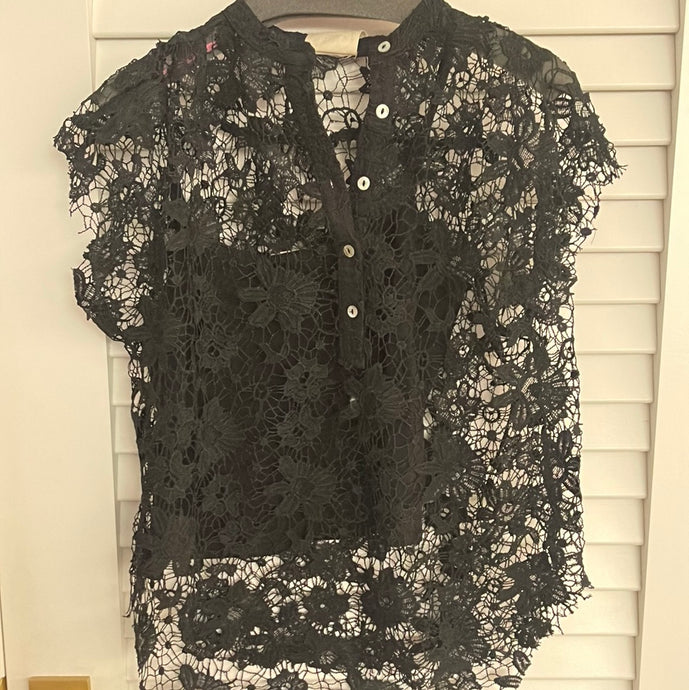 ROBIN LACE TOP