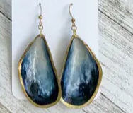 MUSSEL SHELL EARRINGS