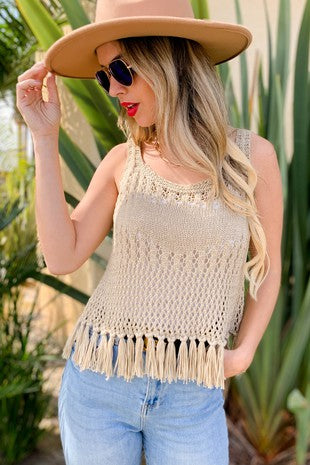 TEXTURED SLEEVELESS TASSEL BOTTOM KNIT TOP