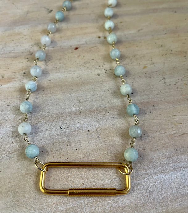 LIGHT PALE GREEN BEAD NECKLACE WITH GOLD BAR