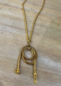 GOLD TONE NECKLACE
